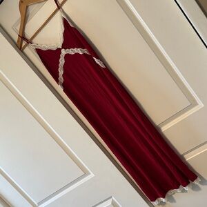 Chic Red Lace-Accent Chemise